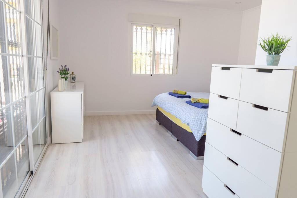Casa Lilly-Rose, A Beautiful 3 Bedroom Detached Villa A Short Walk To The Villamartin Plaza & Golf Course Dış mekan fotoğraf