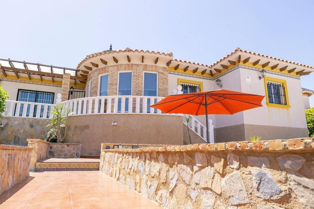 Casa Lilly-Rose, A Beautiful 3 Bedroom Detached Villa A Short Walk To The Villamartin Plaza & Golf Course Dış mekan fotoğraf