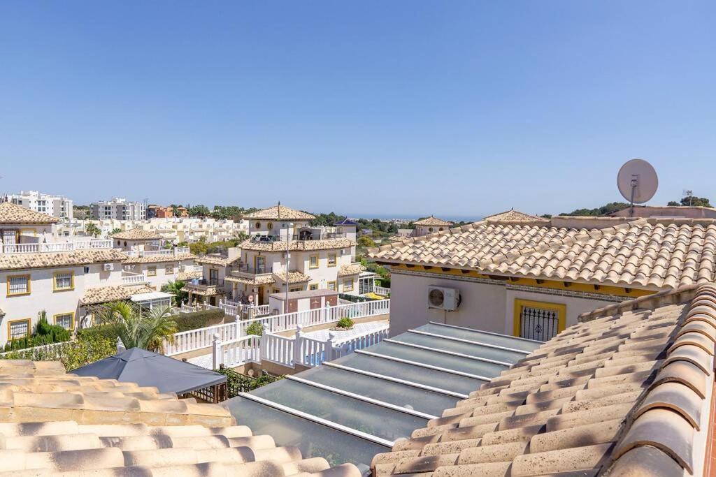 Casa Lilly-Rose, A Beautiful 3 Bedroom Detached Villa A Short Walk To The Villamartin Plaza & Golf Course Dış mekan fotoğraf