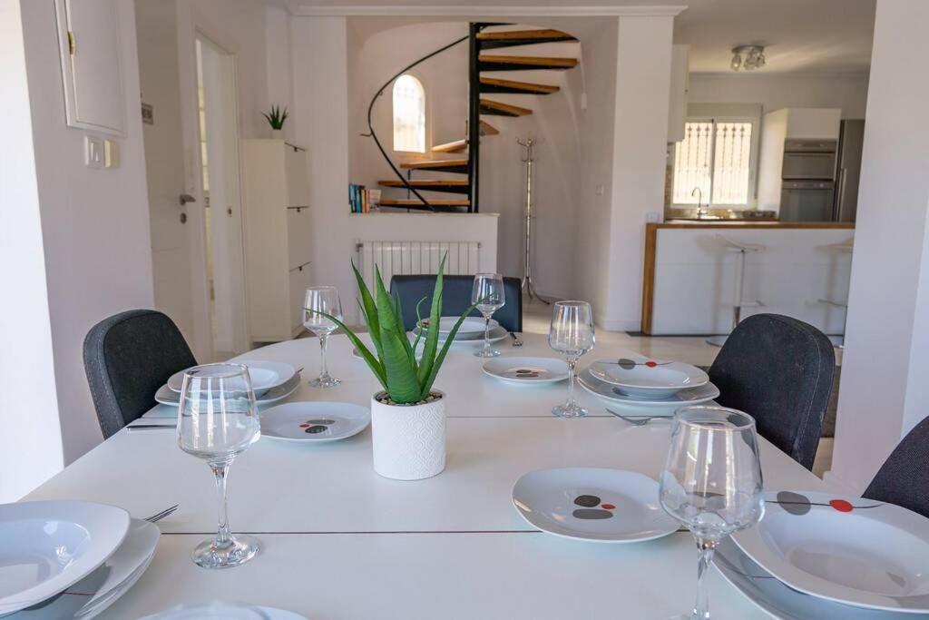 Casa Lilly-Rose, A Beautiful 3 Bedroom Detached Villa A Short Walk To The Villamartin Plaza & Golf Course Dış mekan fotoğraf
