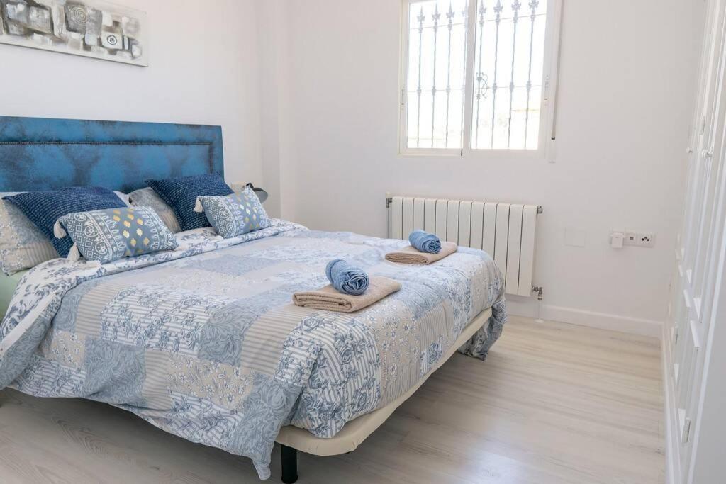 Casa Lilly-Rose, A Beautiful 3 Bedroom Detached Villa A Short Walk To The Villamartin Plaza & Golf Course Dış mekan fotoğraf