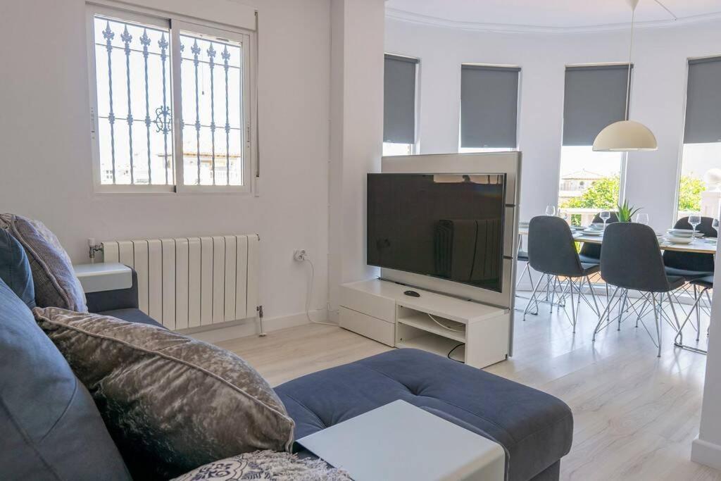 Casa Lilly-Rose, A Beautiful 3 Bedroom Detached Villa A Short Walk To The Villamartin Plaza & Golf Course Dış mekan fotoğraf