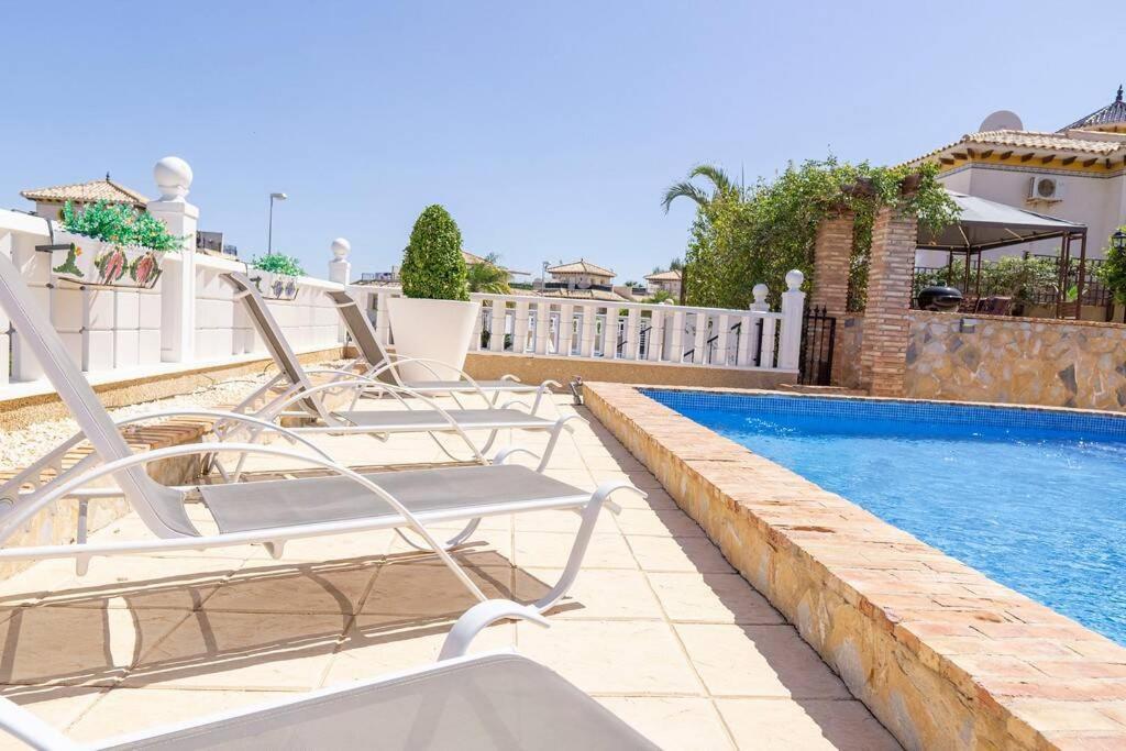 Casa Lilly-Rose, A Beautiful 3 Bedroom Detached Villa A Short Walk To The Villamartin Plaza & Golf Course Dış mekan fotoğraf