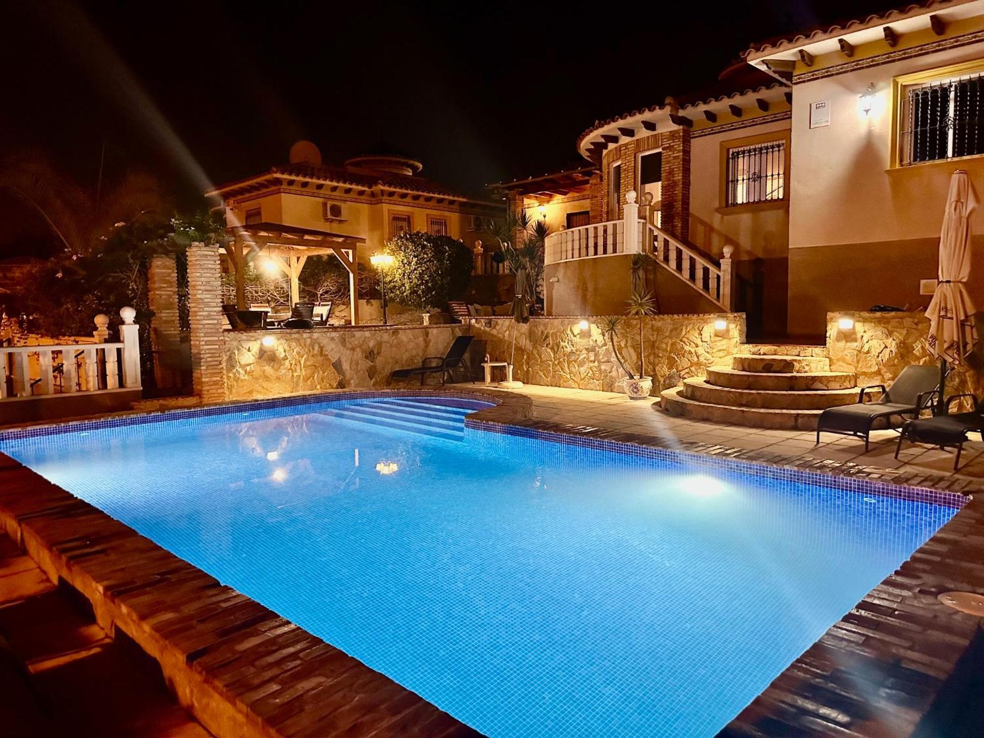Casa Lilly-Rose, A Beautiful 3 Bedroom Detached Villa A Short Walk To The Villamartin Plaza & Golf Course Dış mekan fotoğraf